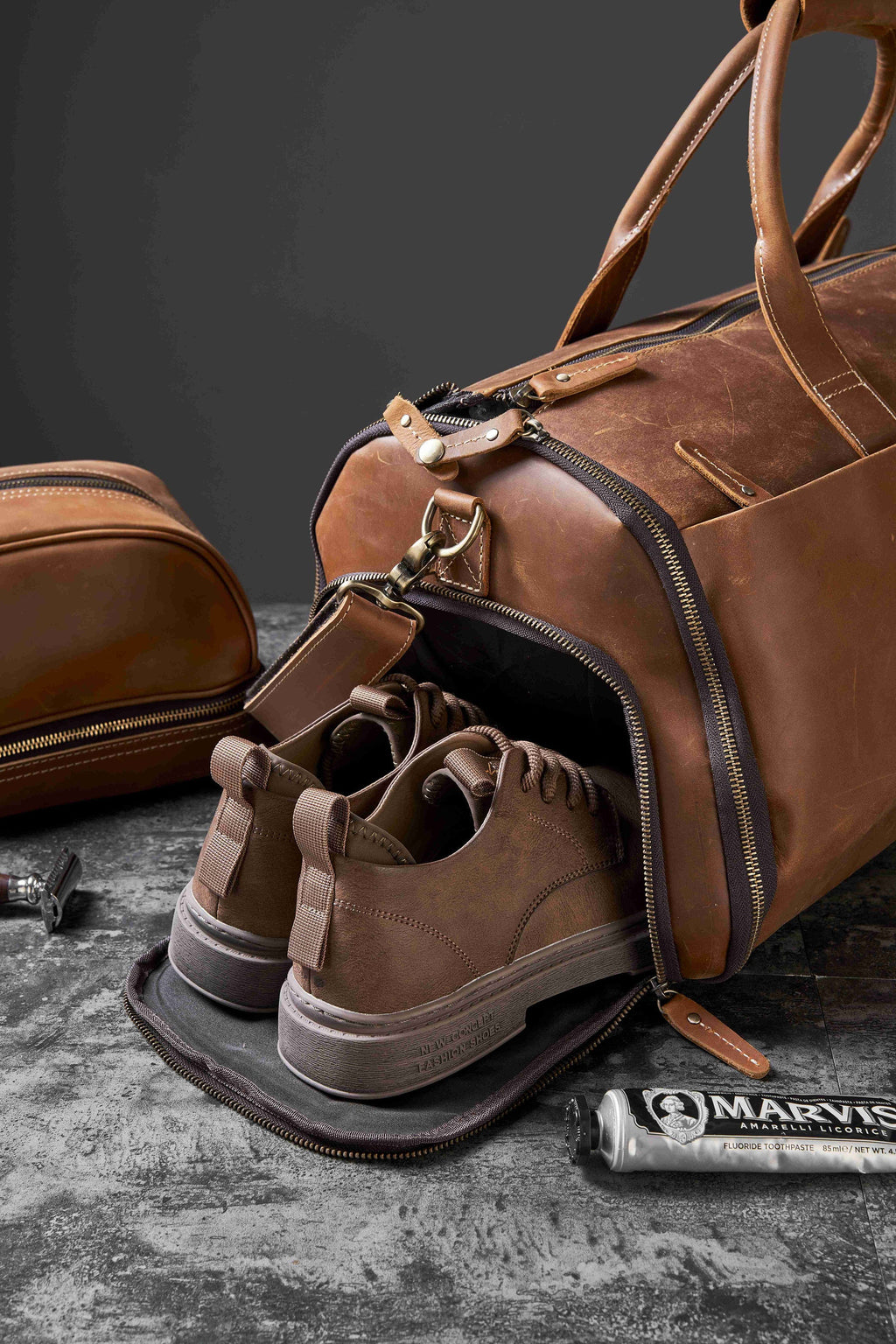 Personalized Leather Hanging Clothes Bag, Leather Duffel Bag with Shoe Pouch, Carry-on Garment Bag, Groomsmen Gift Bag